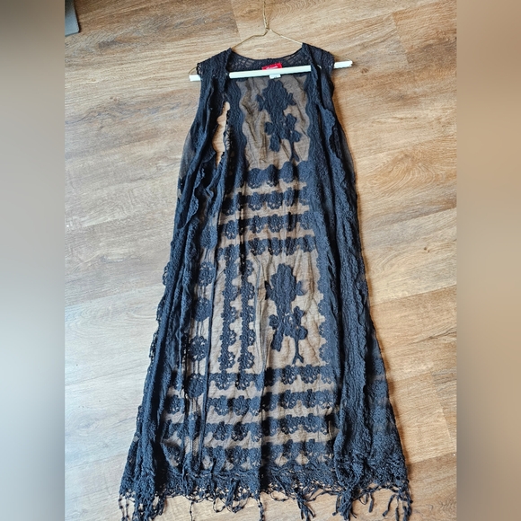 Gorgeous Panhandle Sleeveless Black Lace Rose Duster Kimono Cover with Fringe - Picture 5 of 7